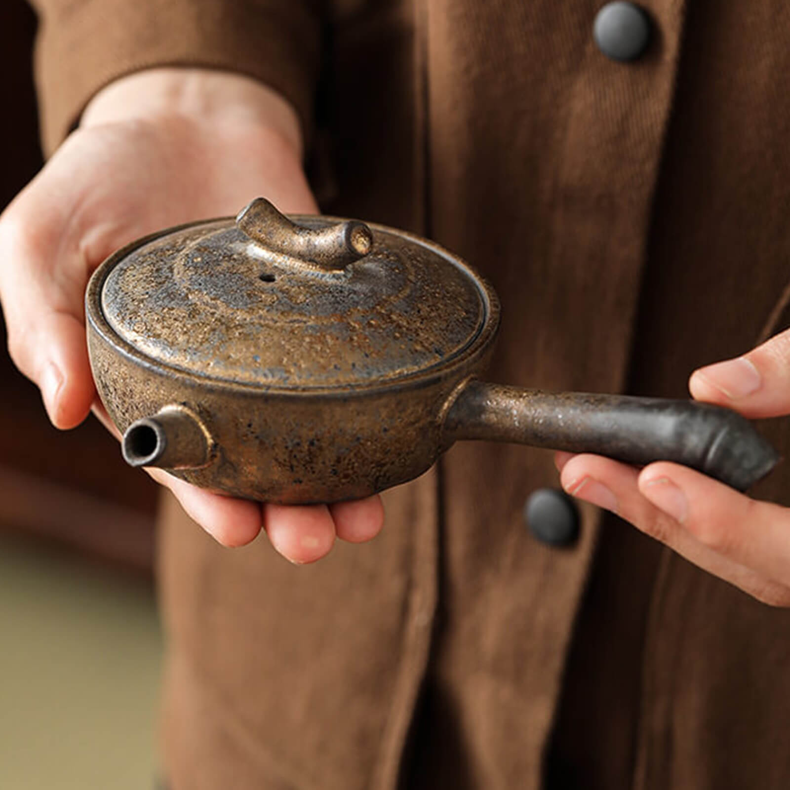Japanese Vintage Gilded Ceramic Side-Handle Teapot_4