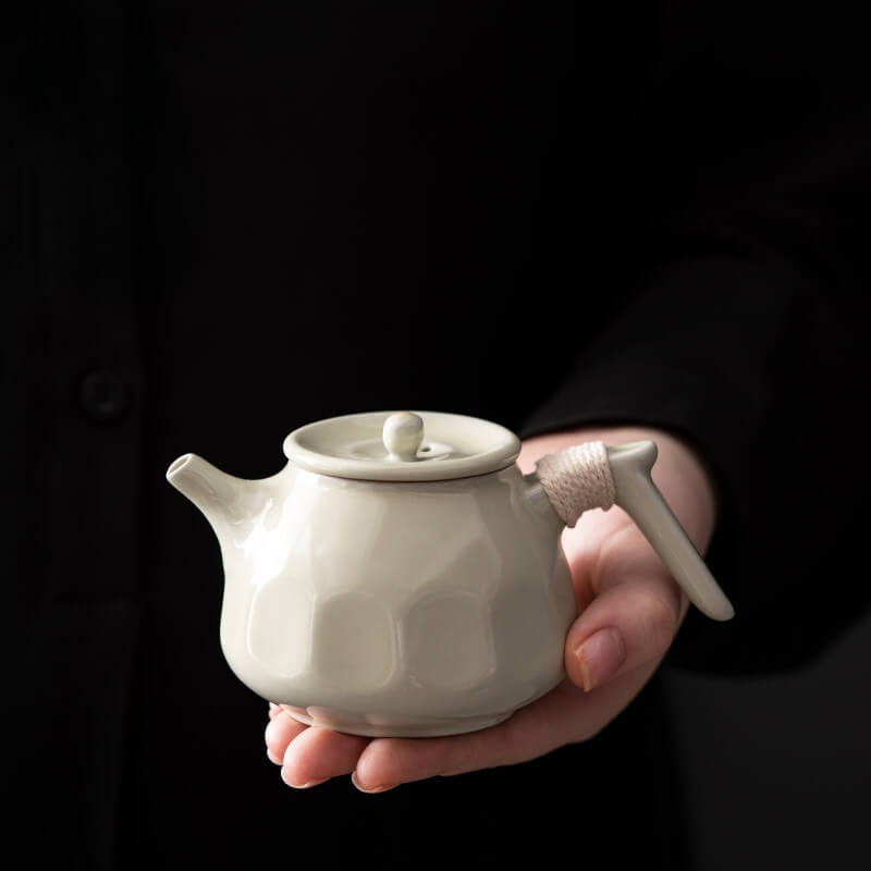 Minimalist Ceramic Side-Handle Teapot – Japanese Tea Set