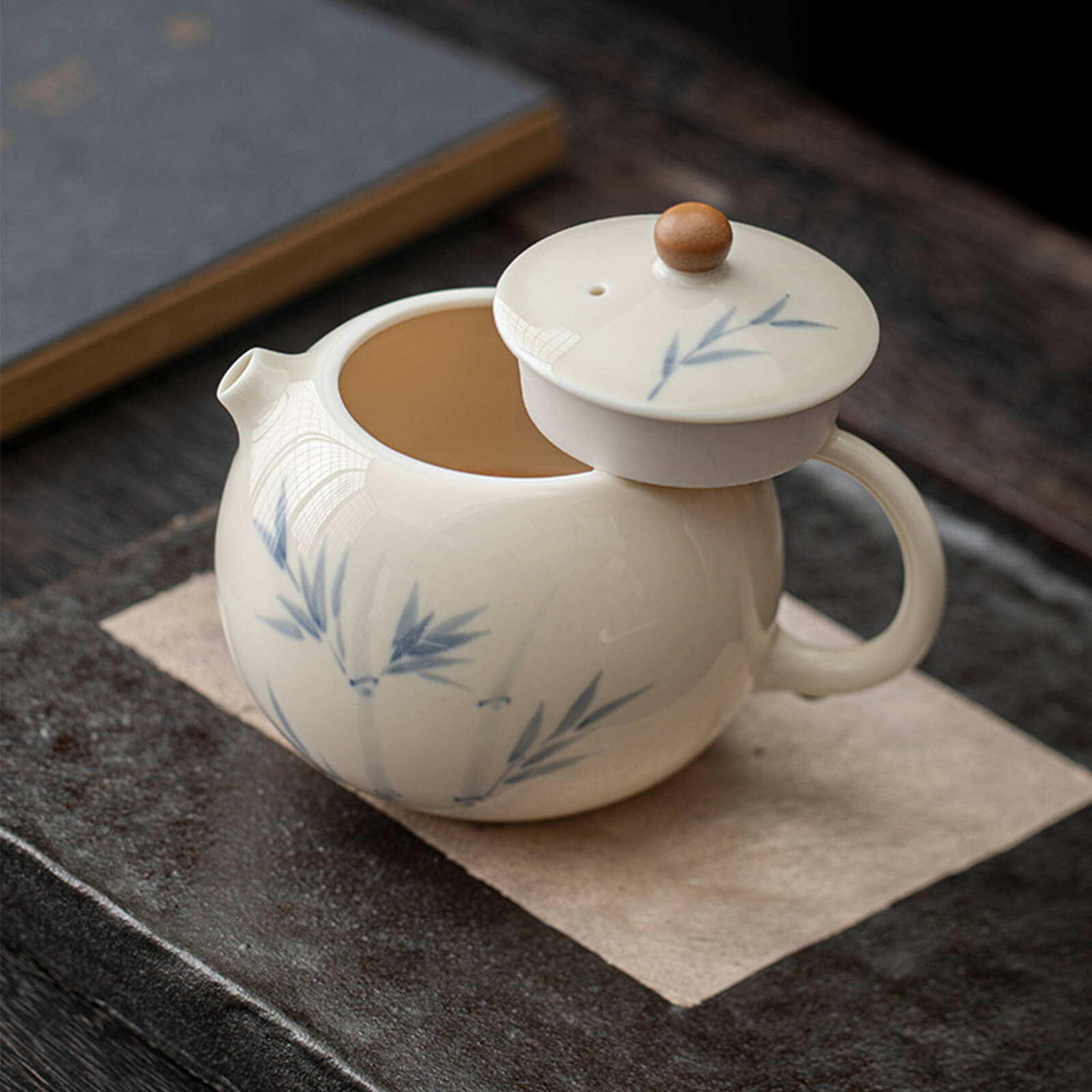 Traditional Japanese Tea Set – Hand-Painted Ceramic Teapot